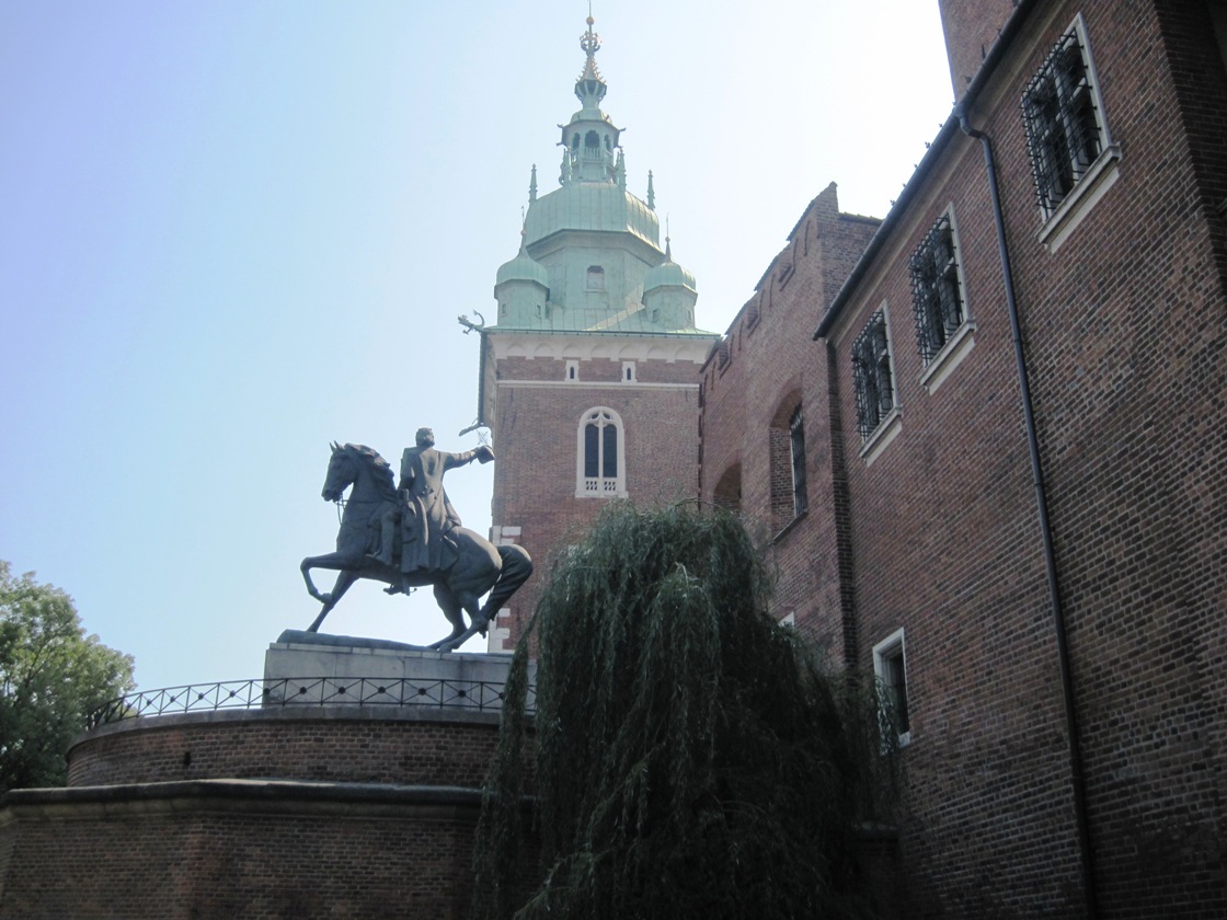 43-Cracovia-Una delle torrette della cattedrale di Wawel (del XVI sec.)